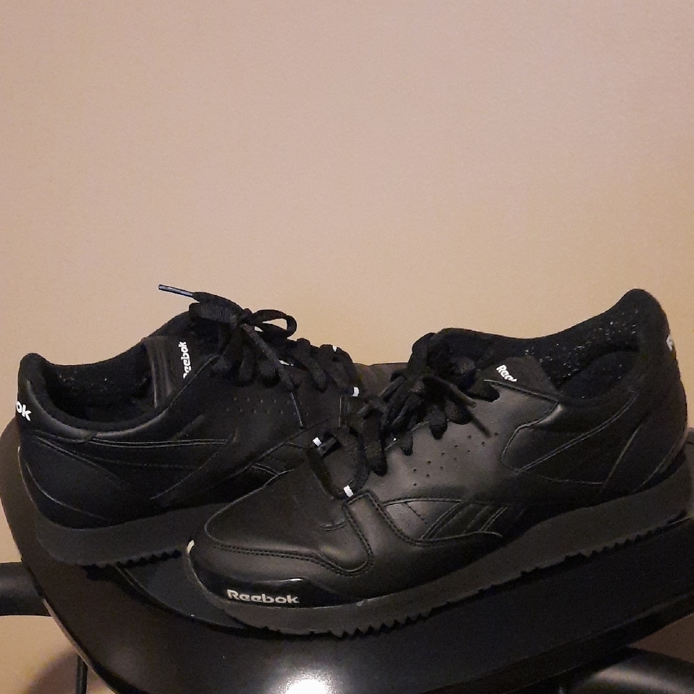 Reebok Men's Black Low-Top Leather Sneakers